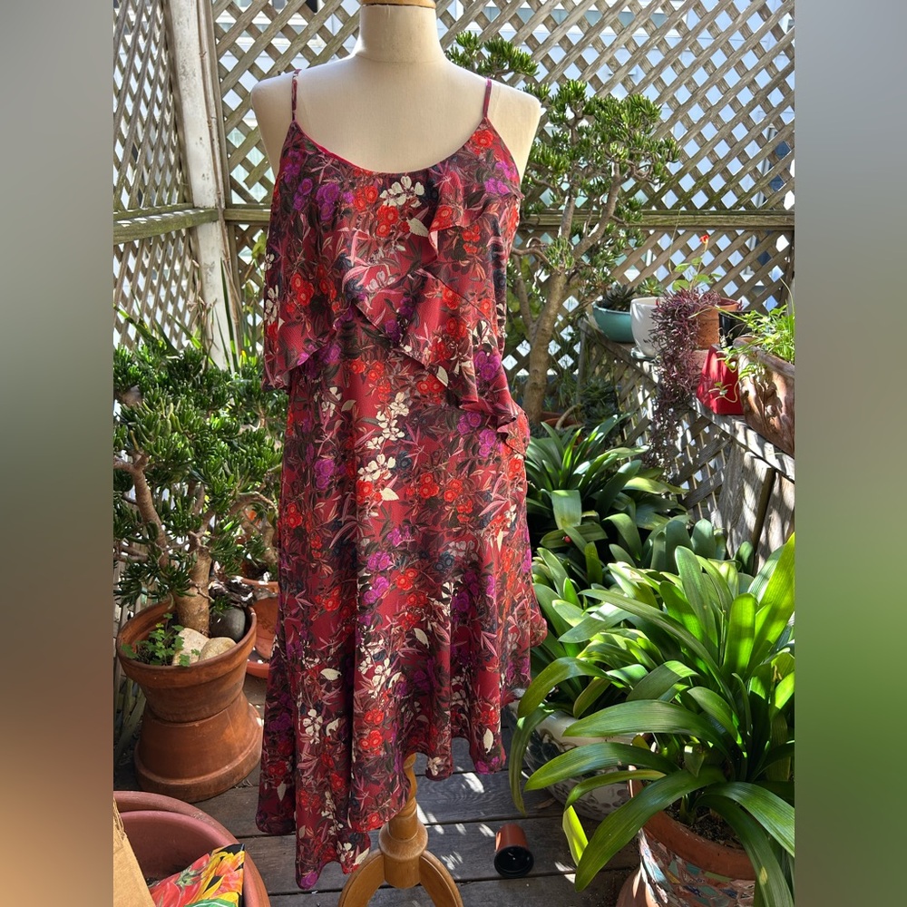 Adelyn Rae Ruffle Floral Dress. Size Medium. Asymmetrical
Adjustable straps